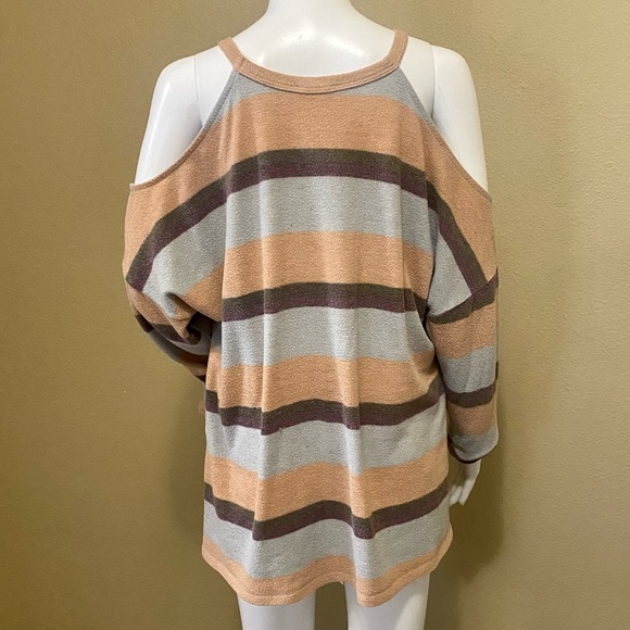 143 Story Cold Shoulder Sweater - Picture 3 of 3
